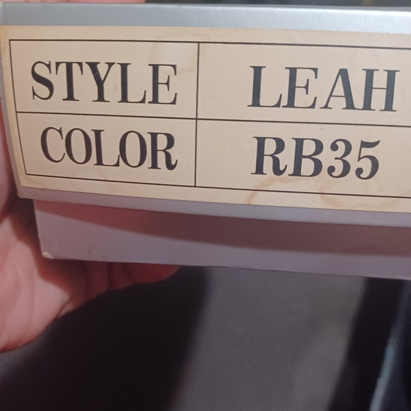 Gorgeous Lace Front - Picture 7 of 7